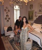 Access_Kardashian_11~19.jpg