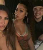 Access_Kardashian_12~16.jpg