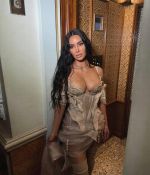 Access_Kardashian_13~18.jpg