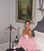 Access_Kardashian_13~19.jpg