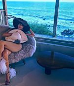 Access_Kardashian_14~5.jpg