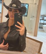Access_Kardashian_16~2.jpg