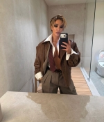 Access_Kardashian_17~24.jpg