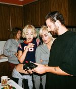 Access_Kardashian_19~0.jpg
