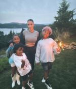Access_Kardashian_25~2.jpg