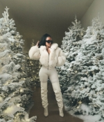 Access_Kardashian_28~3.jpg