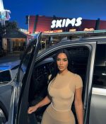 Access_Kardashian_2~10.jpg