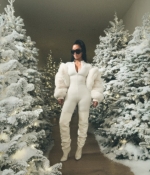 Access_Kardashian_30~2.jpg