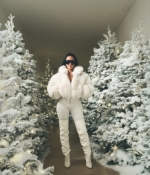 Access_Kardashian_32~2.jpg