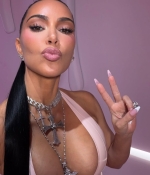 Access_Kardashian_41~2.jpg