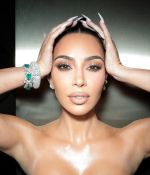 Access_Kardashian_5~12.jpg
