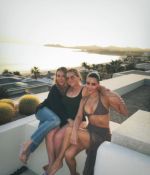 Access_Kardashian_8~2.jpg