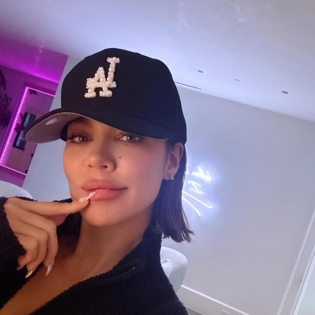 Access_Kardashian_01~0.jpg