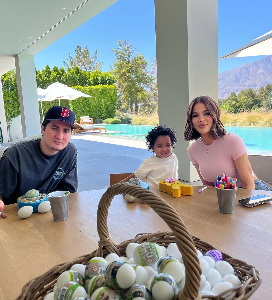 Access_Kardashian_11~2.jpg