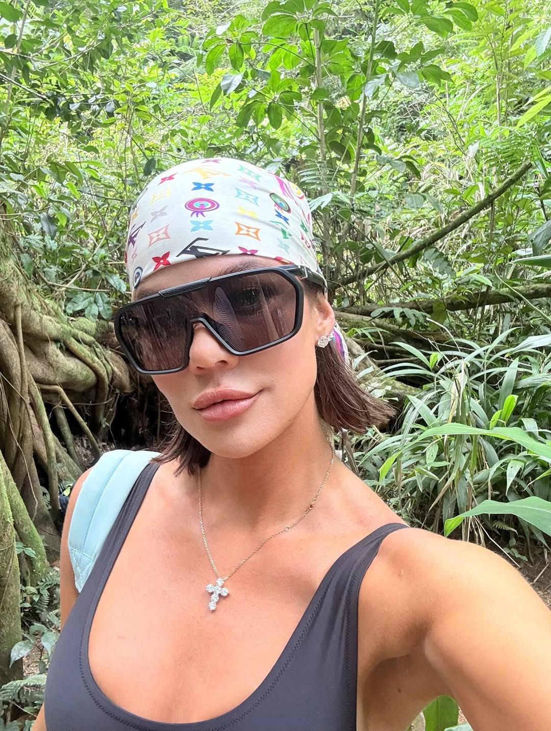 Access_Kardashian_11~9.jpg