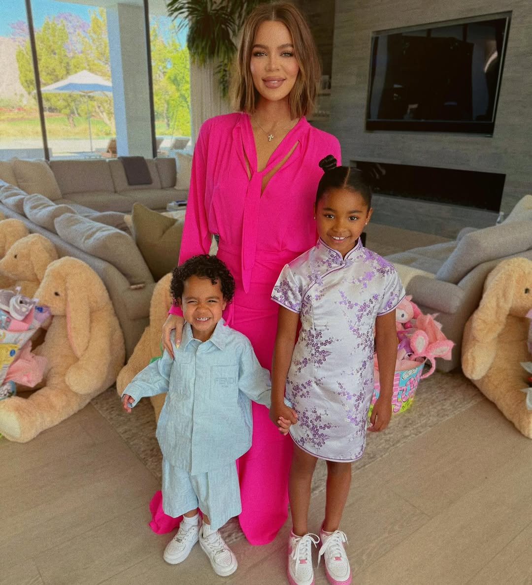 Access_Kardashian_12~2.jpg