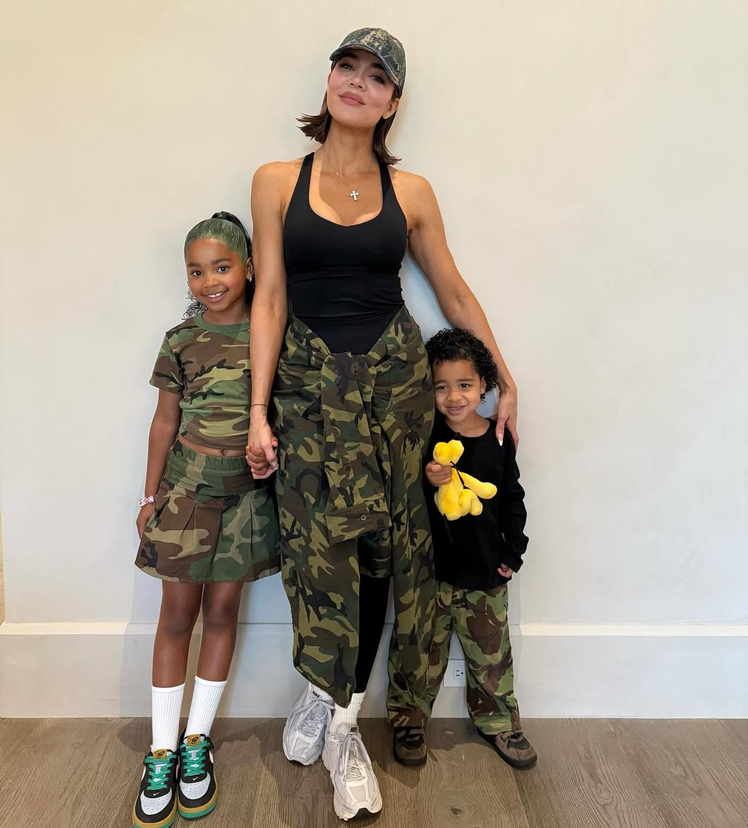 Access_Kardashian_13~4.jpg