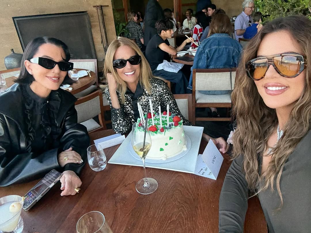 Access_Kardashian_14~7.jpg