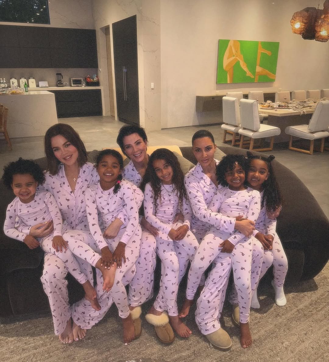 Access_Kardashian_15~1.jpg