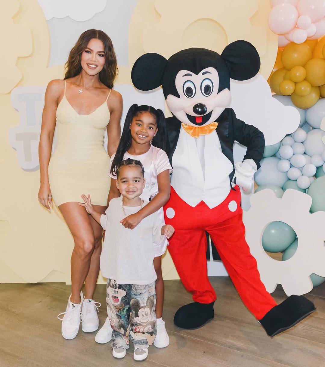 Access_Kardashian_15~5.jpg