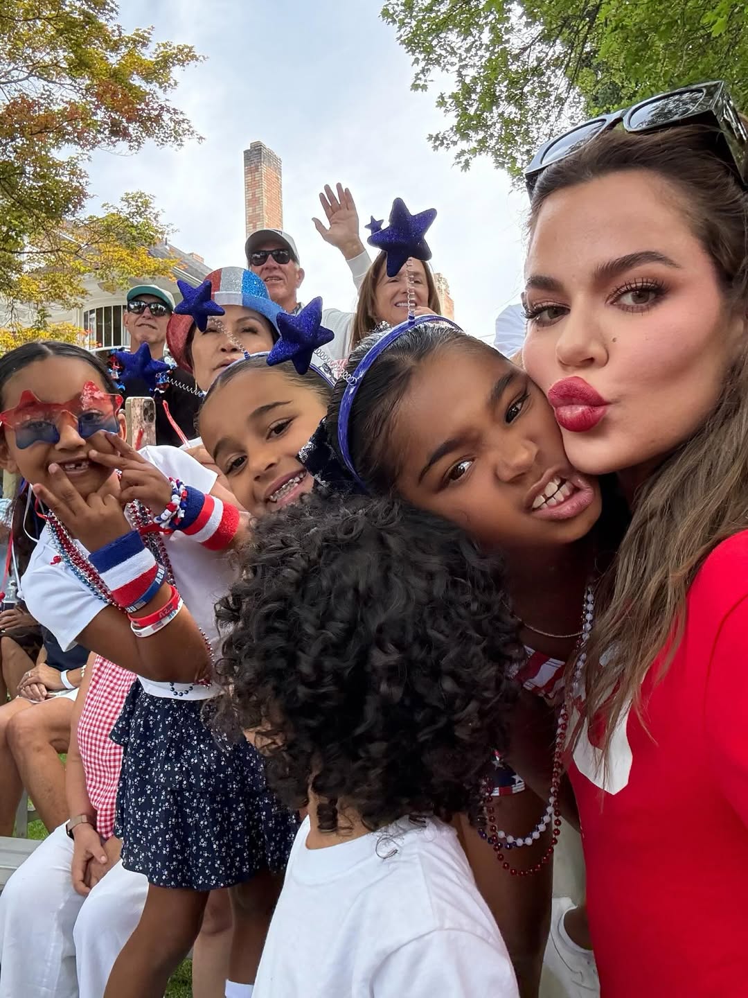 Access_Kardashian_17~2.jpg