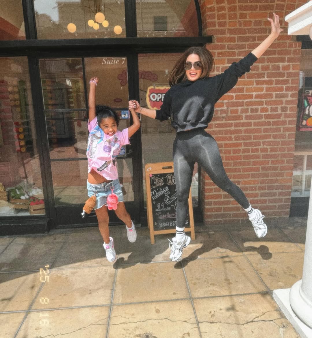 Access_Kardashian_1~21.jpg