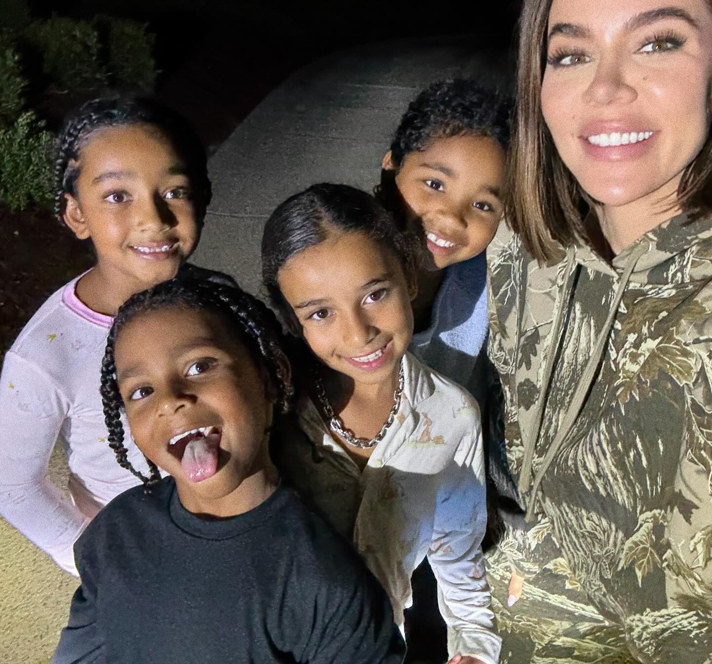 Access_Kardashian_1~27.jpg