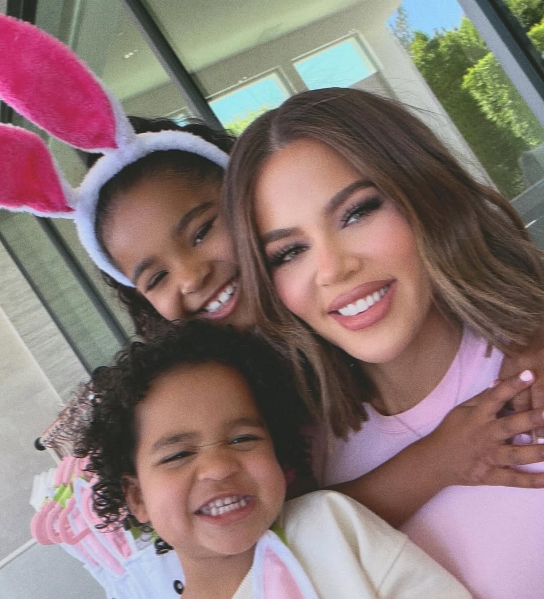 Access_Kardashian_1~8.jpg