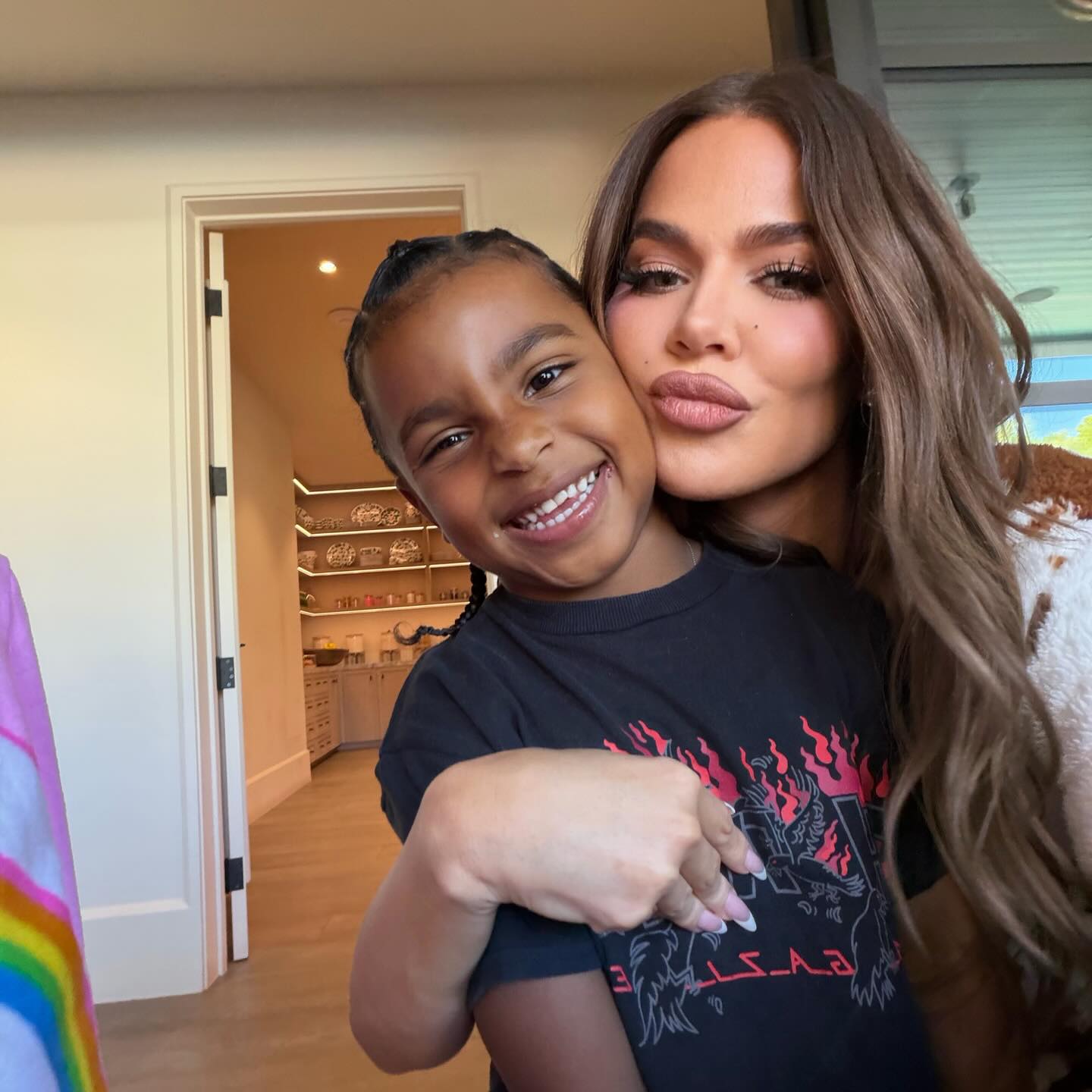 Access_Kardashian_21~1.jpg