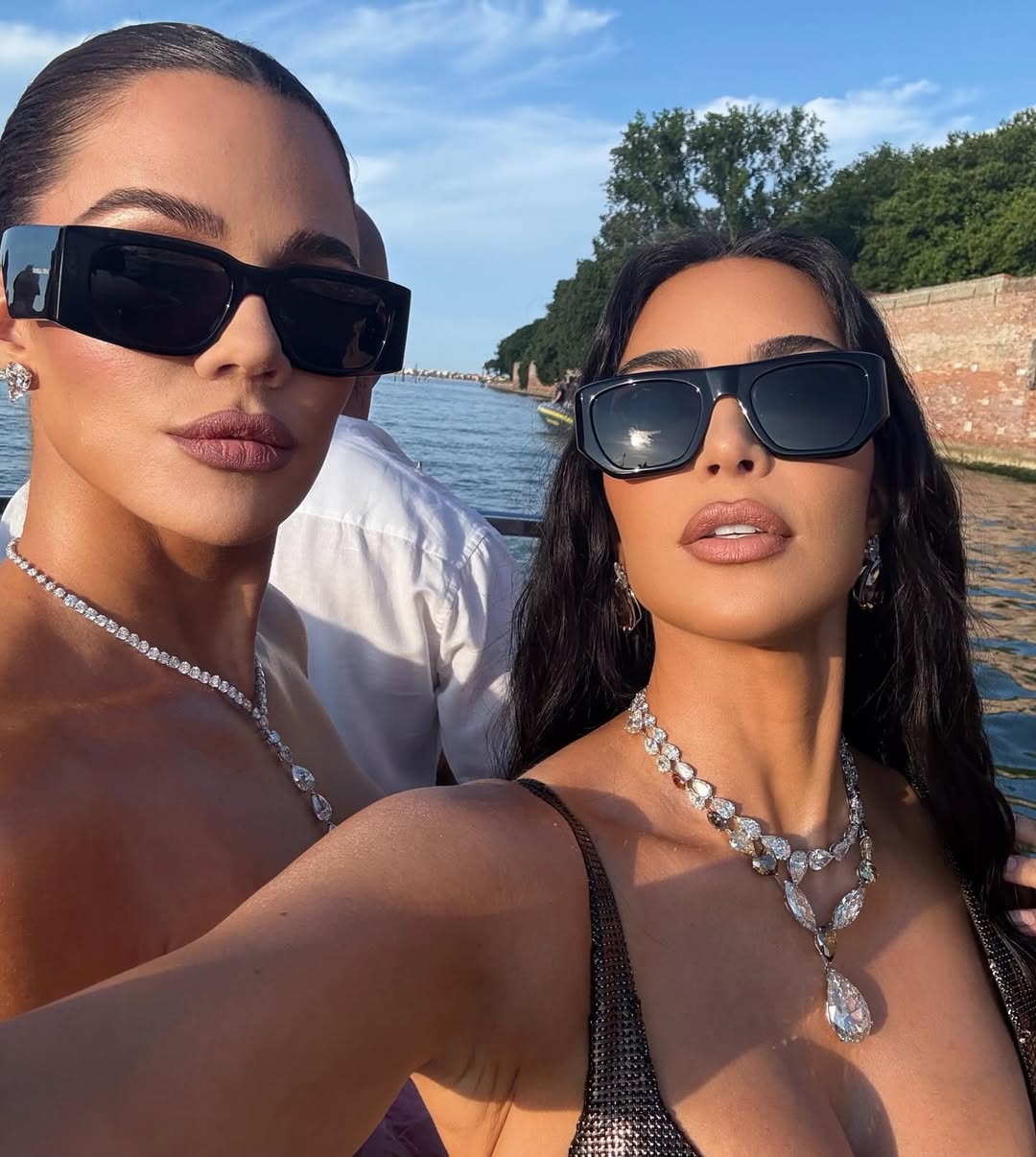 Access_Kardashian_21~2.jpg