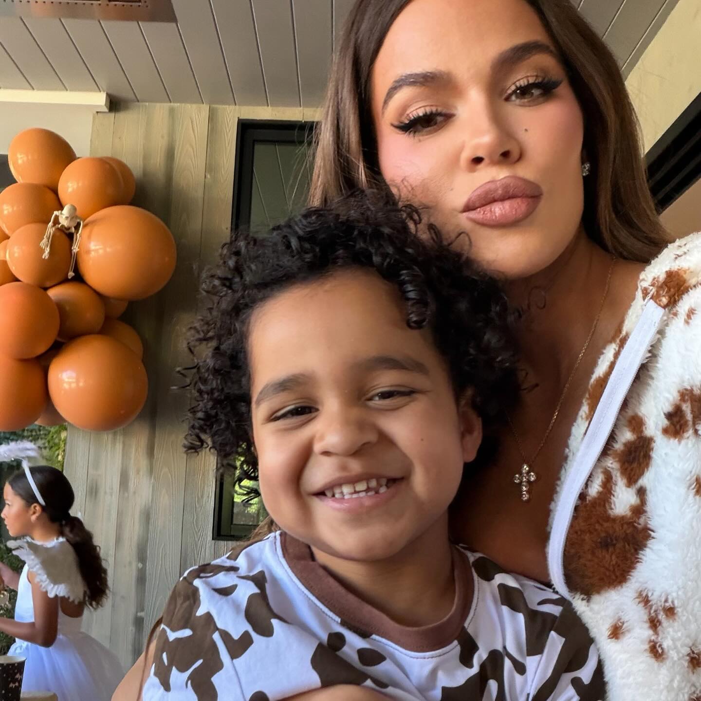 Access_Kardashian_22~1.jpg
