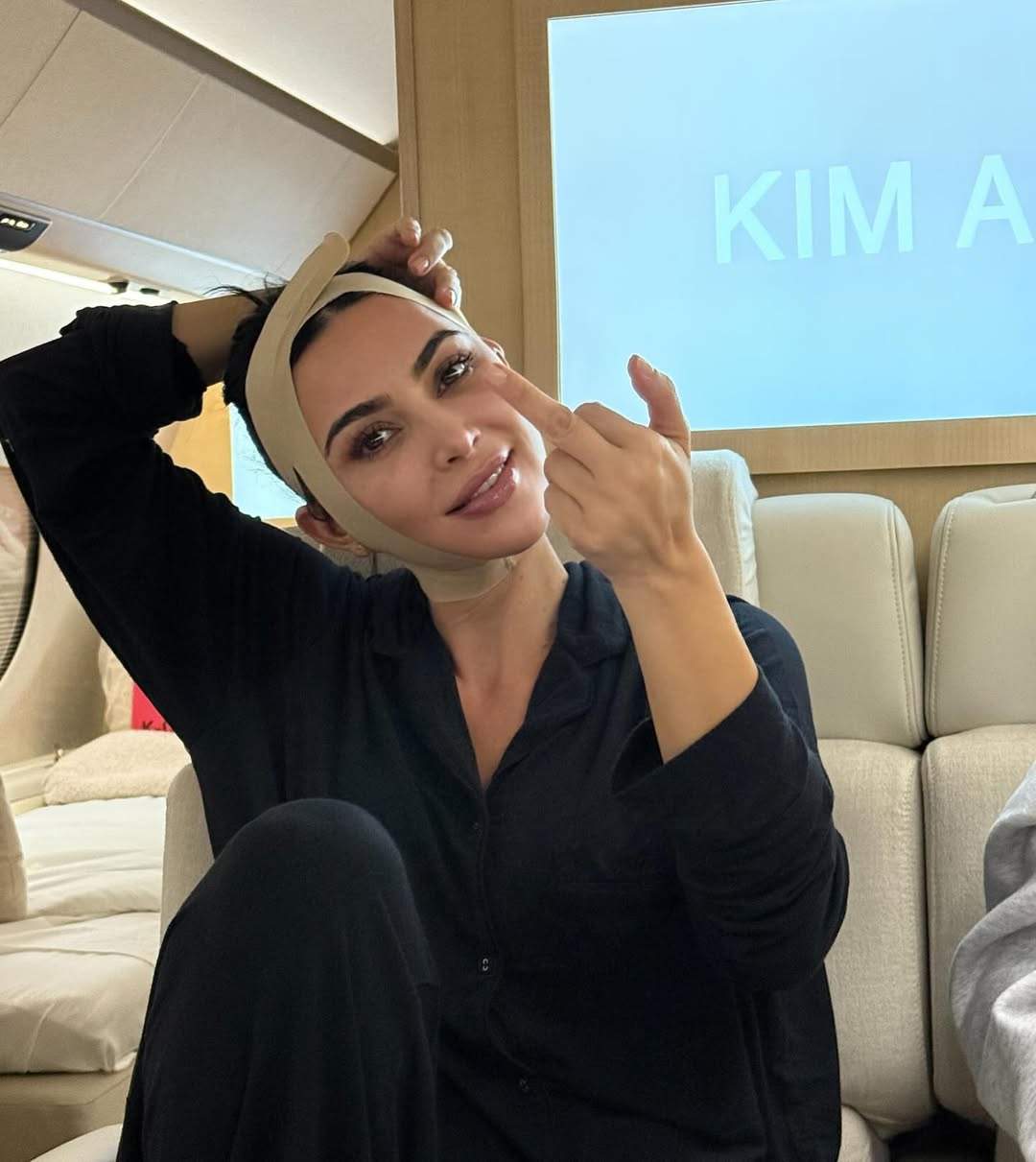 Access_Kardashian_27~1.jpg