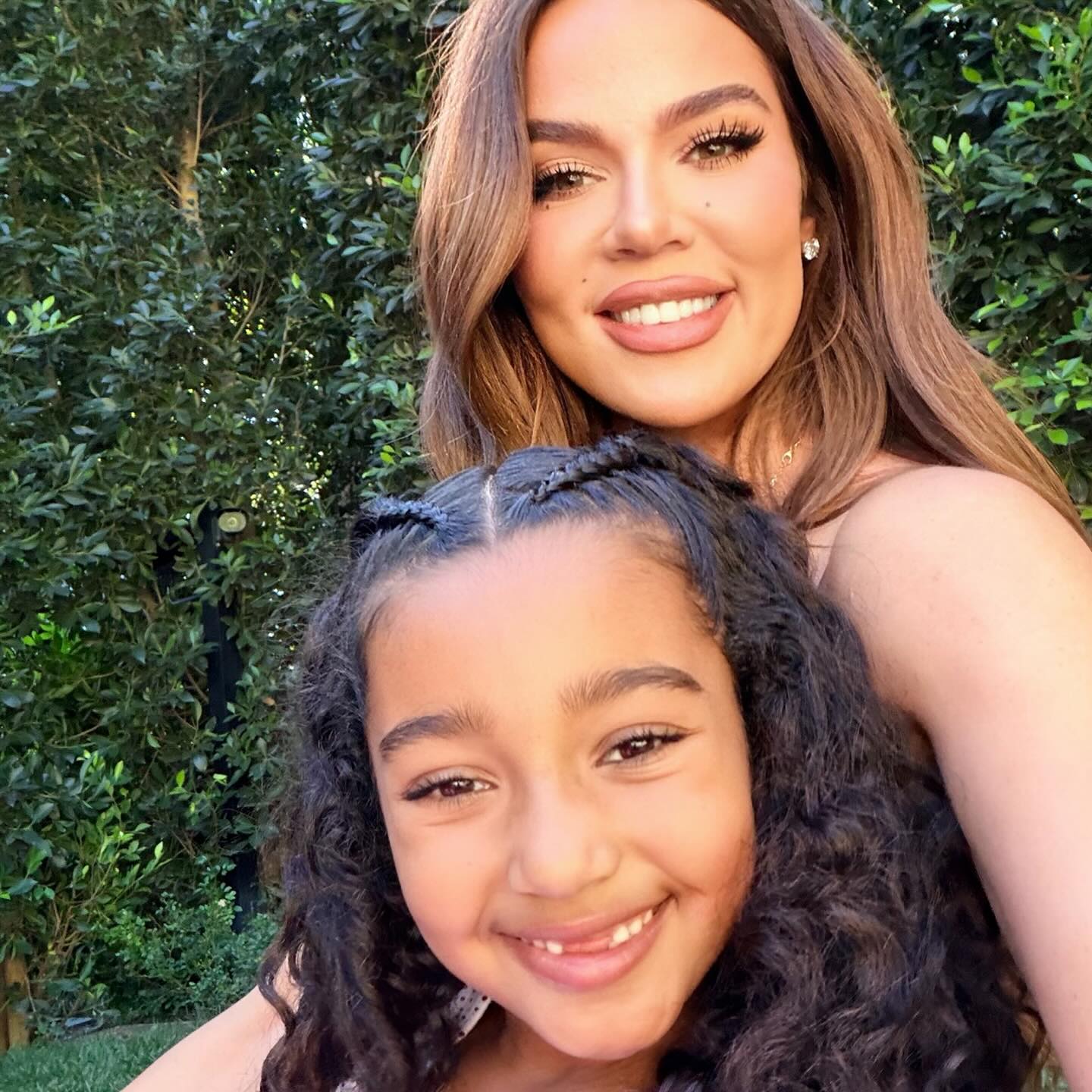 Access_Kardashian_31~0.jpg