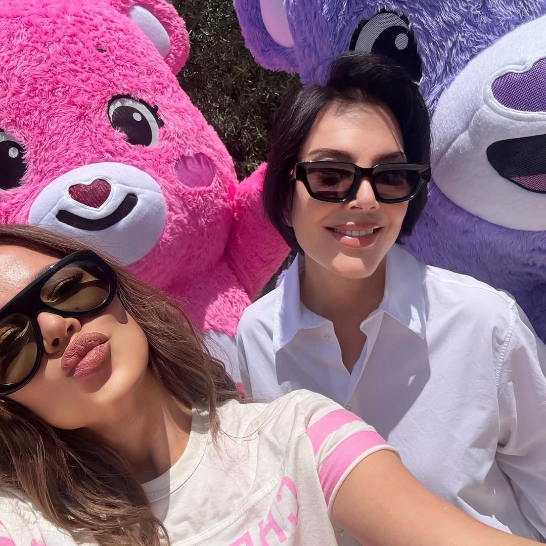 Access_Kardashian_51~0.jpg