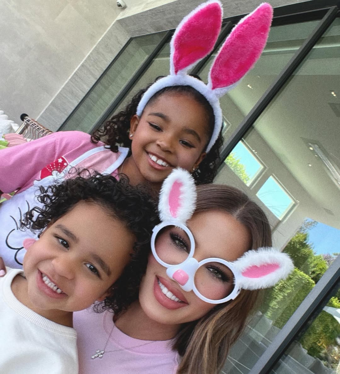 Access_Kardashian_6~4.jpg