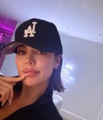 Access_Kardashian_01~0.jpg