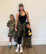 Access_Kardashian_11~4.jpg