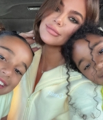 Access_Kardashian_12~13.jpg