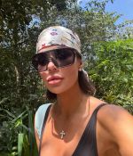 Access_Kardashian_12~7.jpg