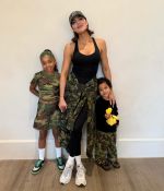 Access_Kardashian_14~4.jpg