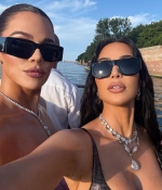 Access_Kardashian_21~2.jpg
