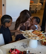 Access_Kardashian_26~0.jpg