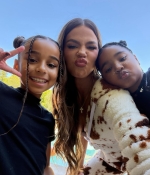 Access_Kardashian_32~0.jpg