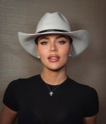 Access_Kardashian_4~10.jpg
