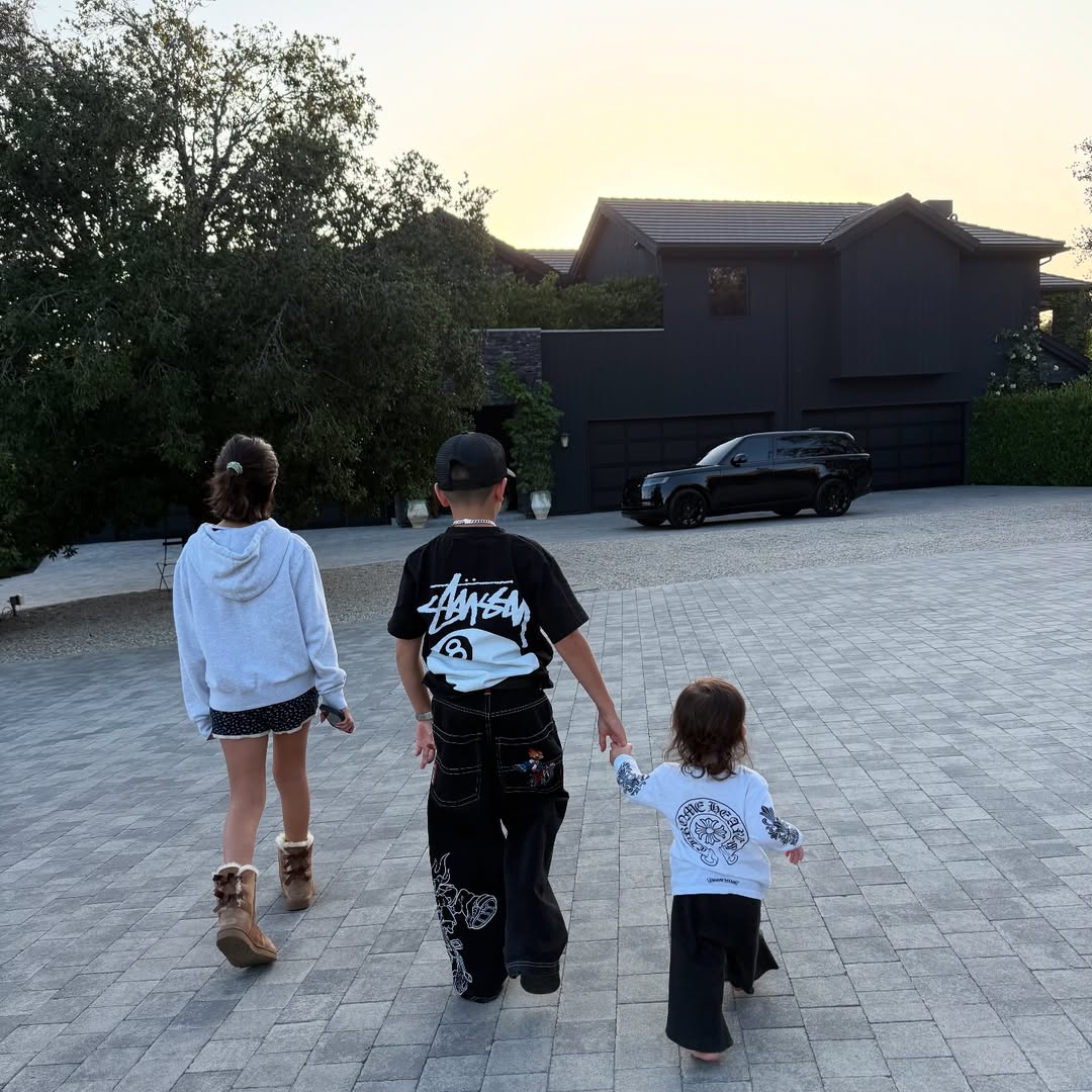 Access_Kardashian_8~4.jpg