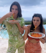 Access_Kardashian_51~0.jpg