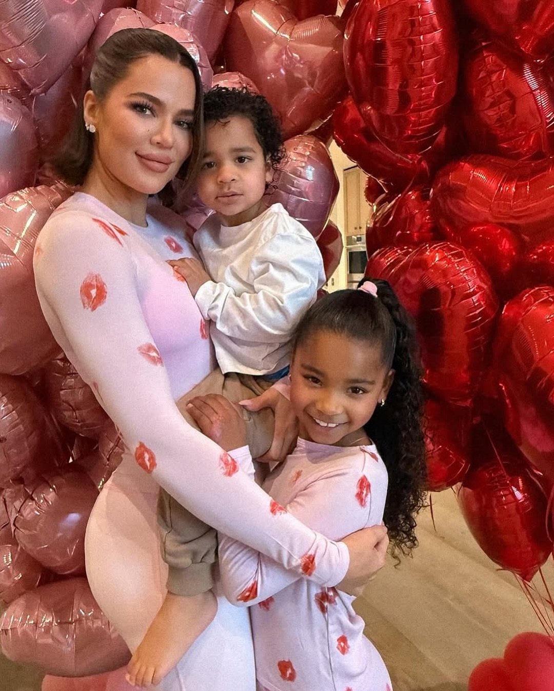 Access_Kardashian_10~1.jpg