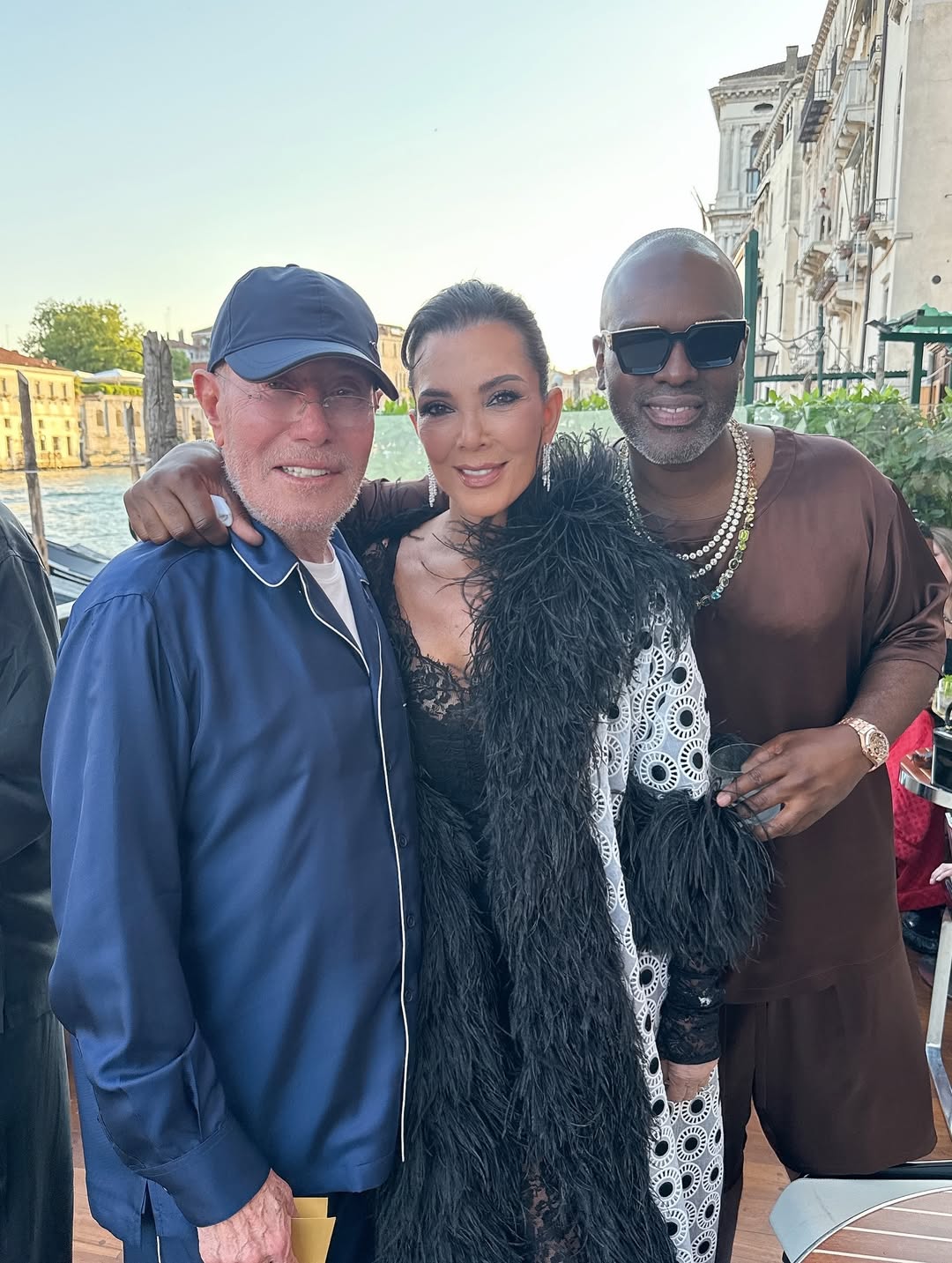 Access_Kardashian_10~11.jpg