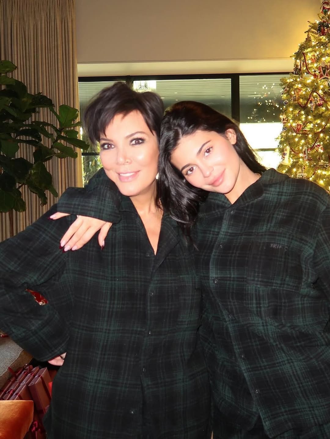 Access_Kardashian_10~15.jpg