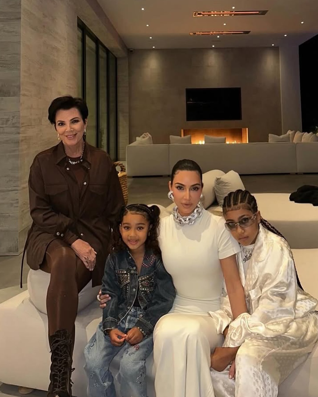 Access_Kardashian_10~4.jpg